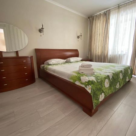 Apartment On Prospiekt Pobiedy 18 Kiev Esterno foto