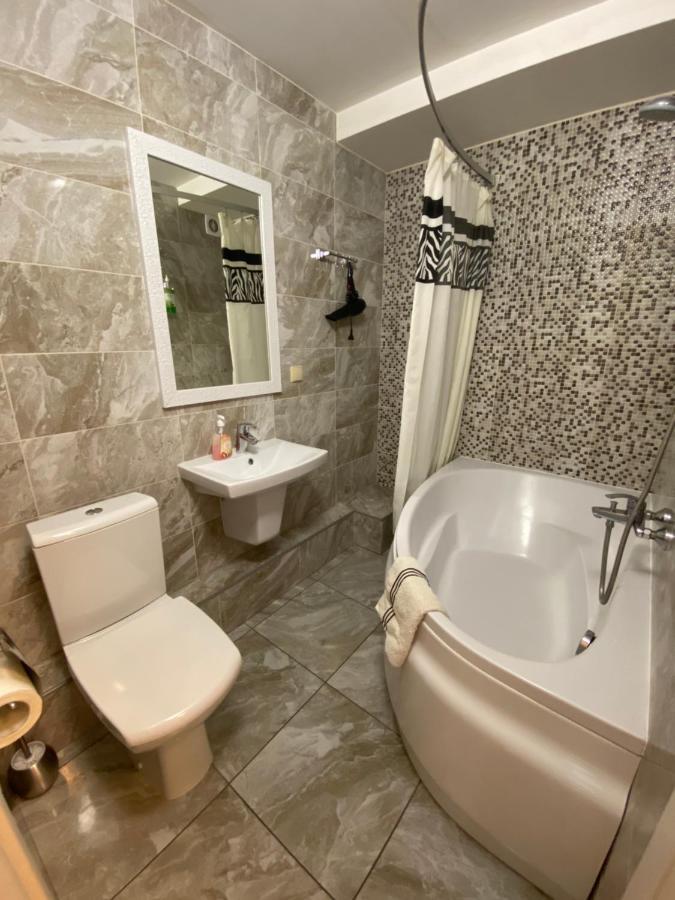 Apartment On Prospiekt Pobiedy 18 Kiev Esterno foto