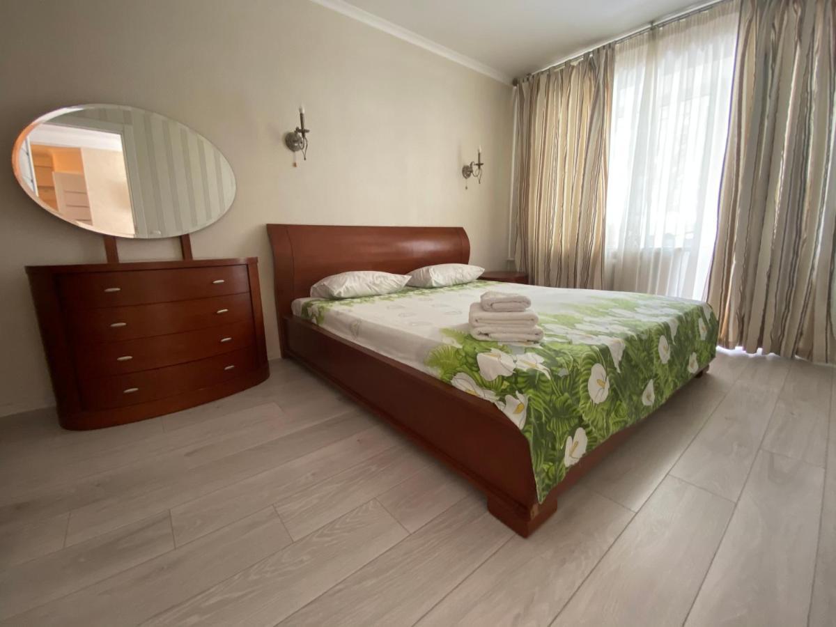 Apartment On Prospiekt Pobiedy 18 Kiev Esterno foto